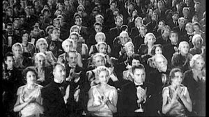 Somaatiline teater: esitustaagata ihud saalis ja laval