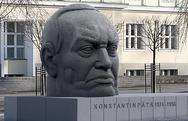 Toimetajalt: Poliitika kui aianduse jätk teiste vahenditega